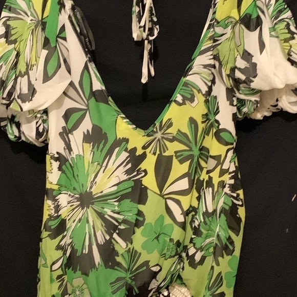 Bebe designer green/black floral top, size XS - Picture 2 of 3